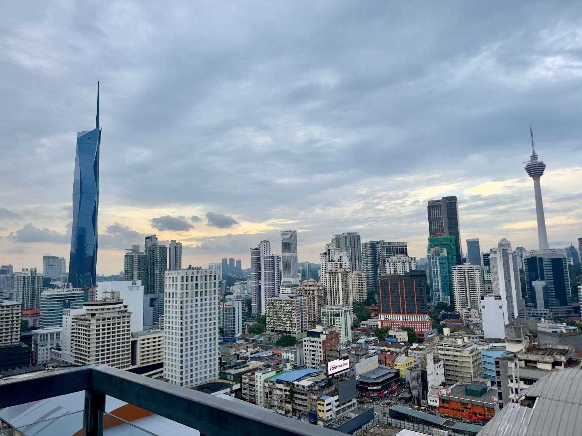 Fairlane Residences By Angel Apartment *
